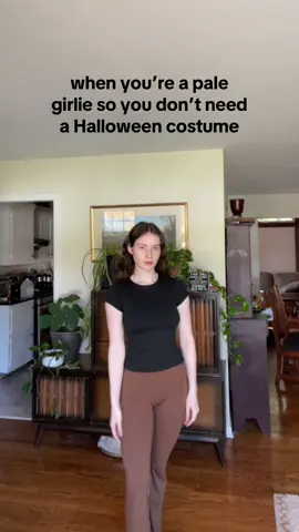 ice pale skin perks I guess 😭 #paleskin #vampire #twilight #halloweencostume #pale 