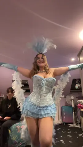 Happy Halloween 👻 #halloween #showgirl @Esha 