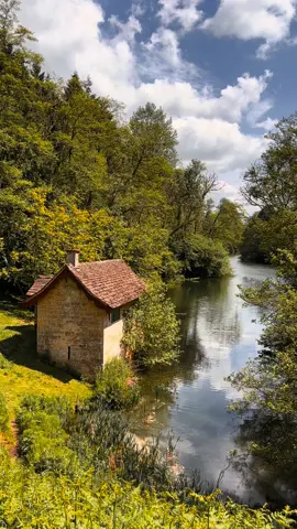 The elegant boathouse at Woodchester // #fyp #england 
