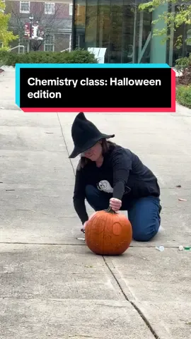 Chemistry class: Halloween edition #halloween #halloweekend #happyhalloween #trickortreat #chemistry 