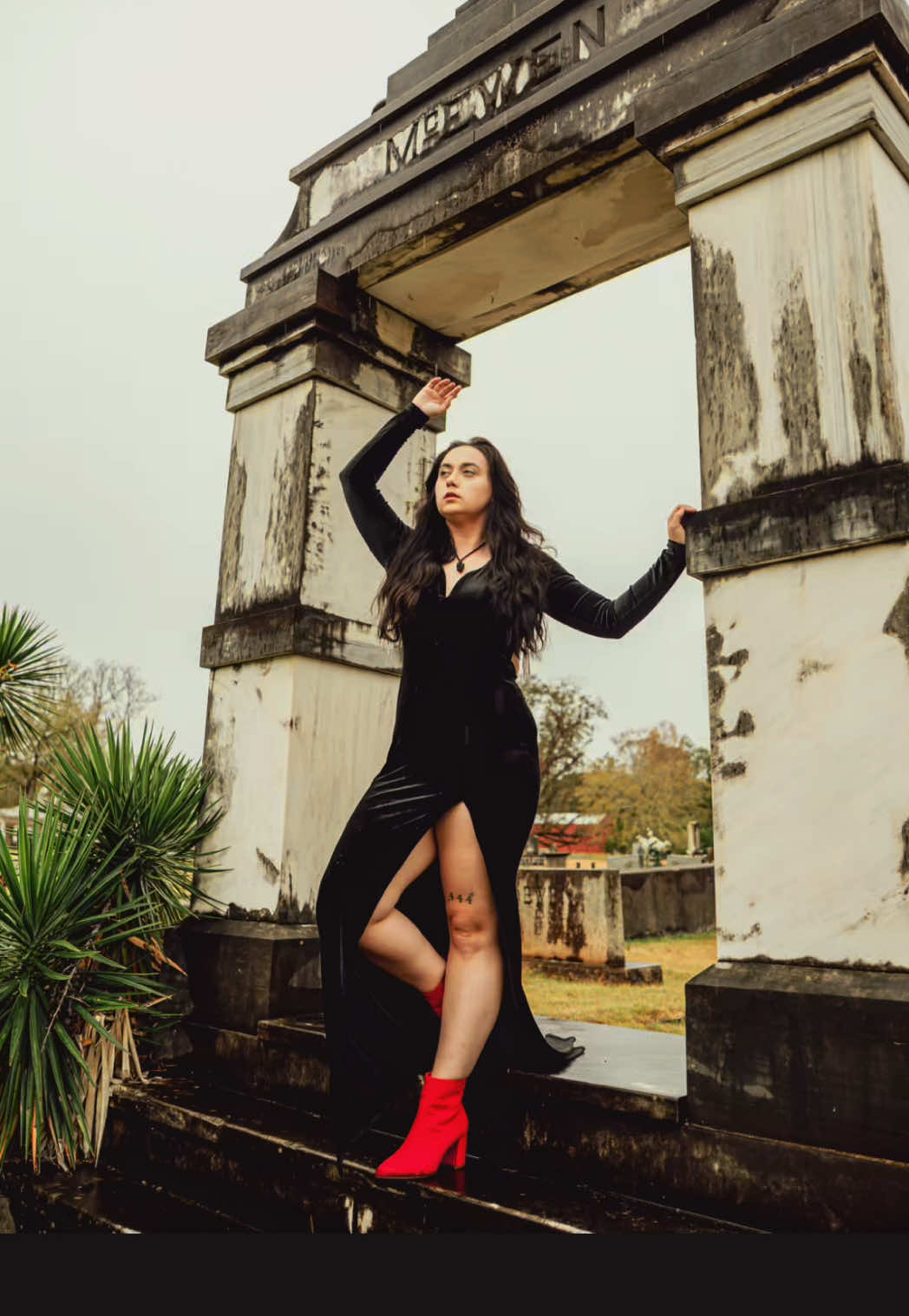 @Bri ♥️ @Brianna Pike @windsorstore #alabamaphotographer #graveyardphotoshoot #photoshootresults #graveyard #cemetaryphotoshoot 