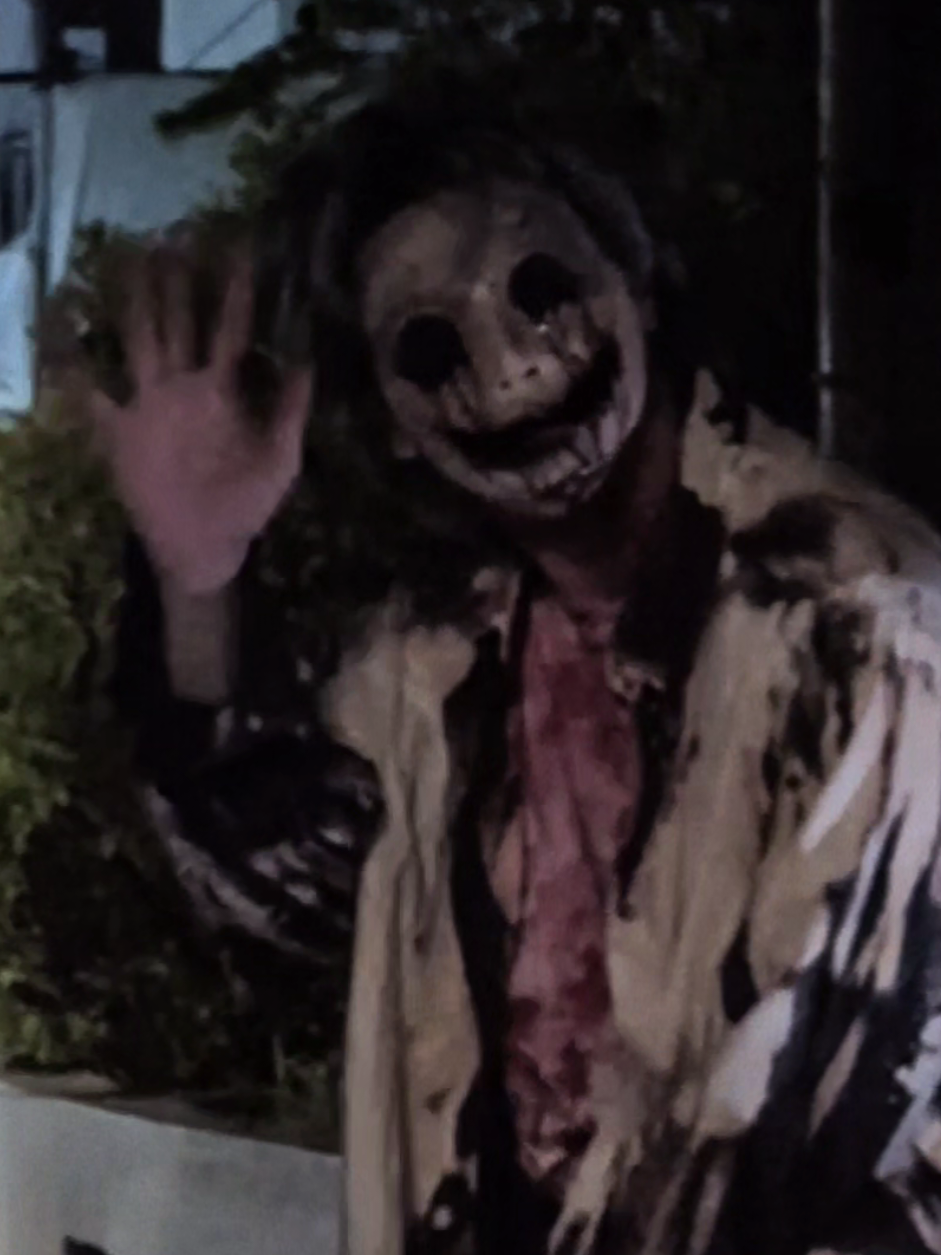 He seems pretty friendly though 🤔 #halloween #sfx #scary  #clown 