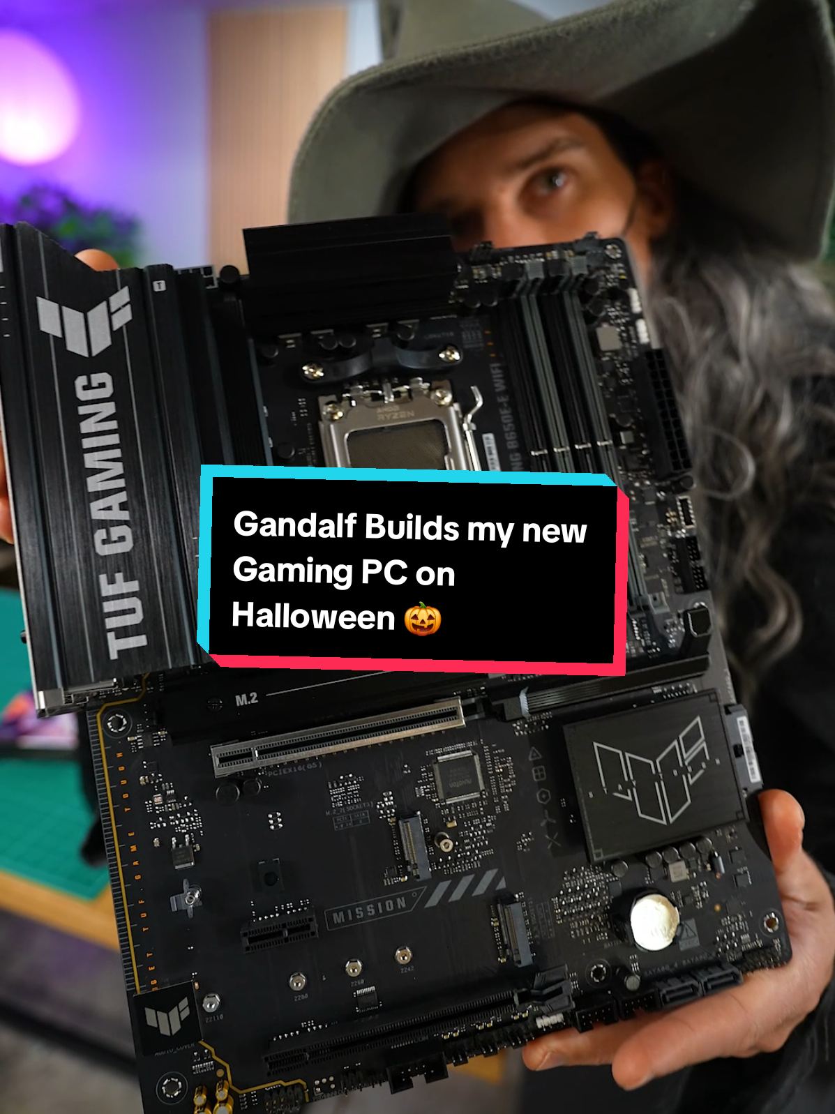 Happy Halloween from Gandalf and his new Gaming PC 🎃 #halloween #pcbuild #pcgaming #9800x3d #techtok 