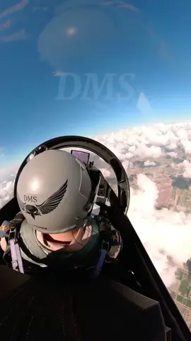 من سماء الرافدين نحمي أرض العراق. شجعان في العاصفة، صقور في السماء، لا نخشى إلا الله. نحن القوة الجوية العراقية 🇮🇶✈️ #القوة_الجوية_العراقية #الجيش #airforce #T50 #fighterpilot 