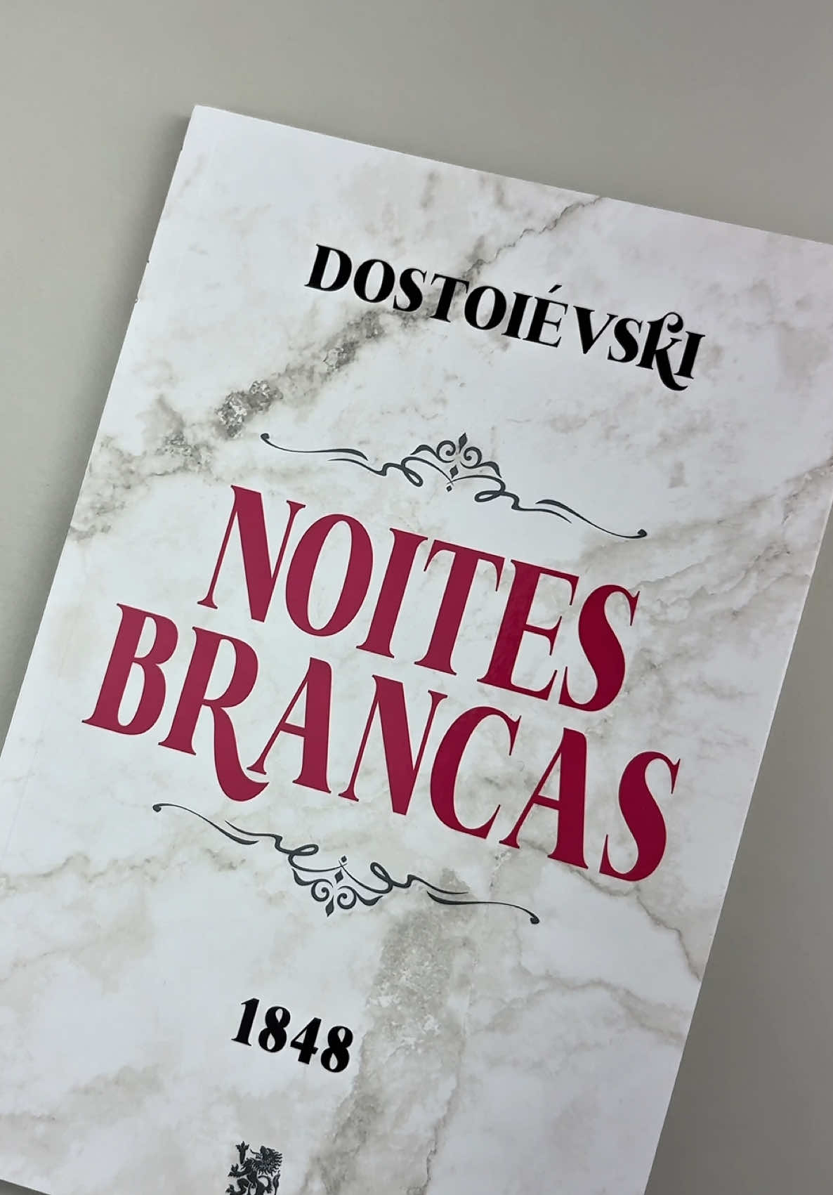 Um clássico breve, intenso e emocional - O livro perfeito para começar a ler Dostoiévski! 📚✨ #noitesbrancas #dostoievski #literatura #booktokbrasil #livro 