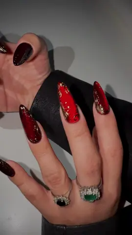 What a perfect song to pair these nails 💅  . . . #gelnails #nailvideos #fypシ #chromenails #nailart 