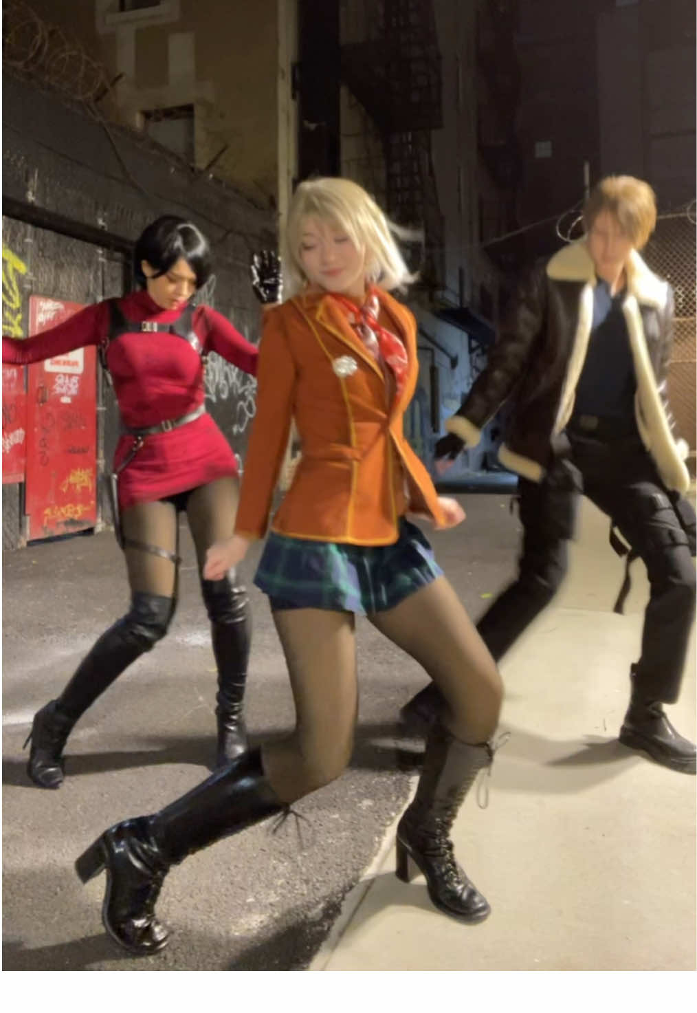 Break yo legs #halloween #residentevil #residentevil4 #cosplay @Jas ♡ @Gale 