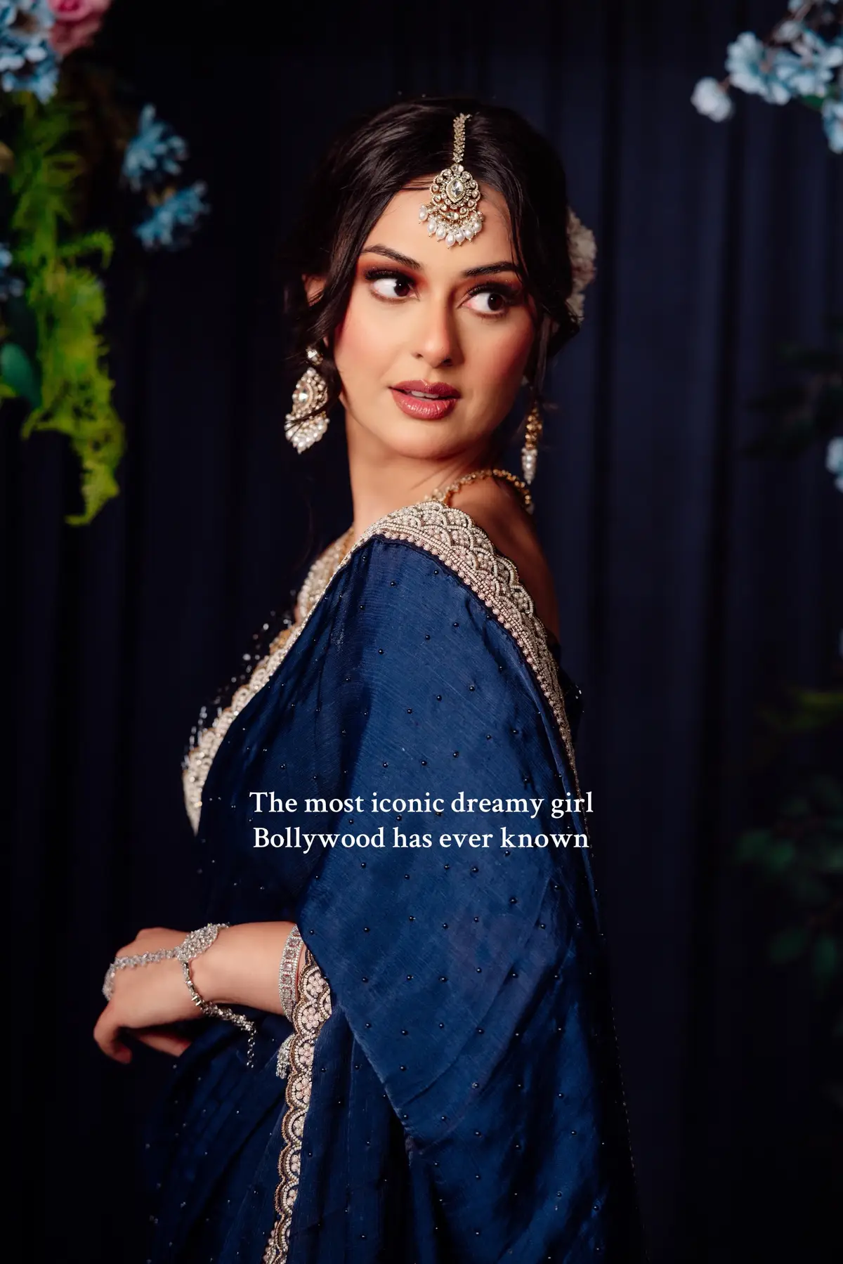 Her stepping out of the taxi is engrained in my memory #omshantiom #shantipriya #bollywood 