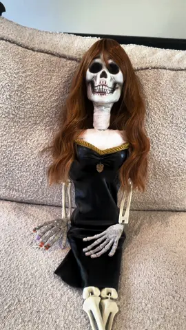 Bonita asked to have full creative control of the edit of this video. I was unaware she was going to take it in the direction she did🥴 Anyway, she is wearing a custom bodycon dress that was hand made by my mom @Jacqui Davis and her hair was cut, colored and styled by her as well🙌🏾 @Dossier Perfume floral marshmallow is her fave like her mama and per usual, he lipgloss is poppin💋 So what do y’all think about her look? #halloween #happyhalloween #firstdate 