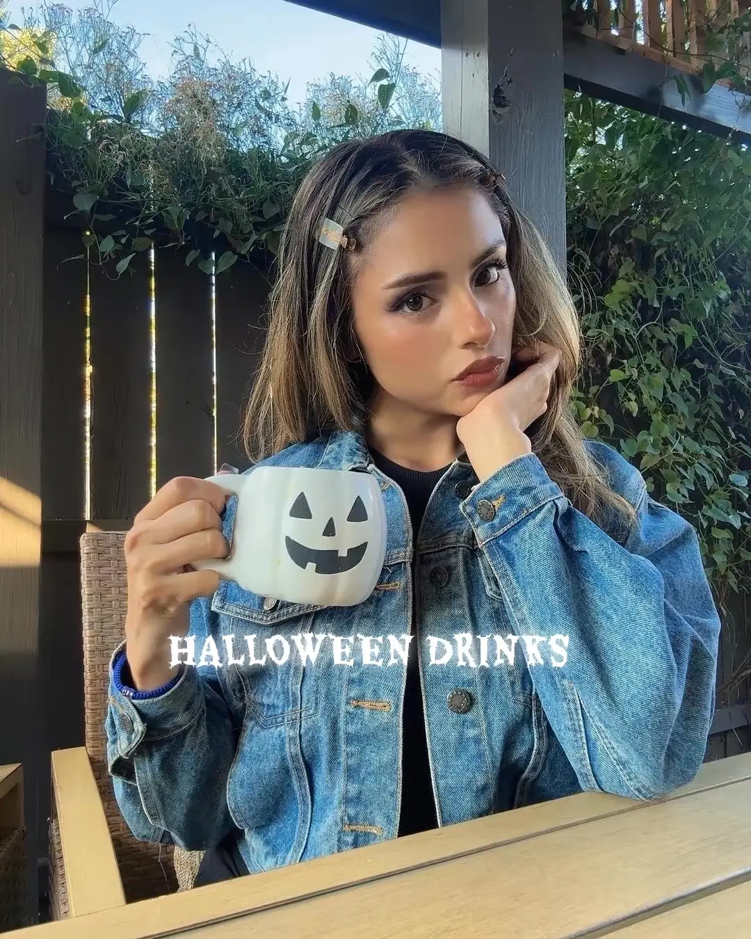 I drink this once a year, on Halloween 🎃 .. hot!  #halloween #falldrinks #latina 