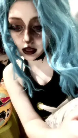 Yes the contacts are edited yes I’m wearing pyjama pants yes I didn’t style the wig #jinx #arcane #jinxarcane #arcanecosplay #jinxcosplay 