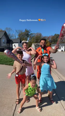 Hope everyone has the best day today! Happy Halloween guys! 😭🧡🫶🏼 #happyhalloween #thekelleyfamily #theflintstones #fyp 