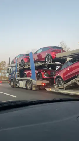 Quelqu’un a commandé des Clio 6 rouge ??