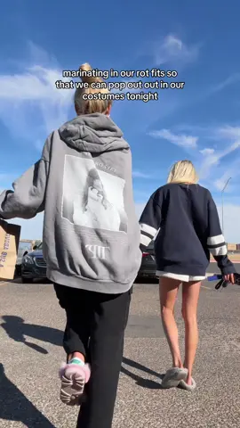 this is actually a @jerseymikes plug #halloween #halloweekend #costume #halloweencostume #college 