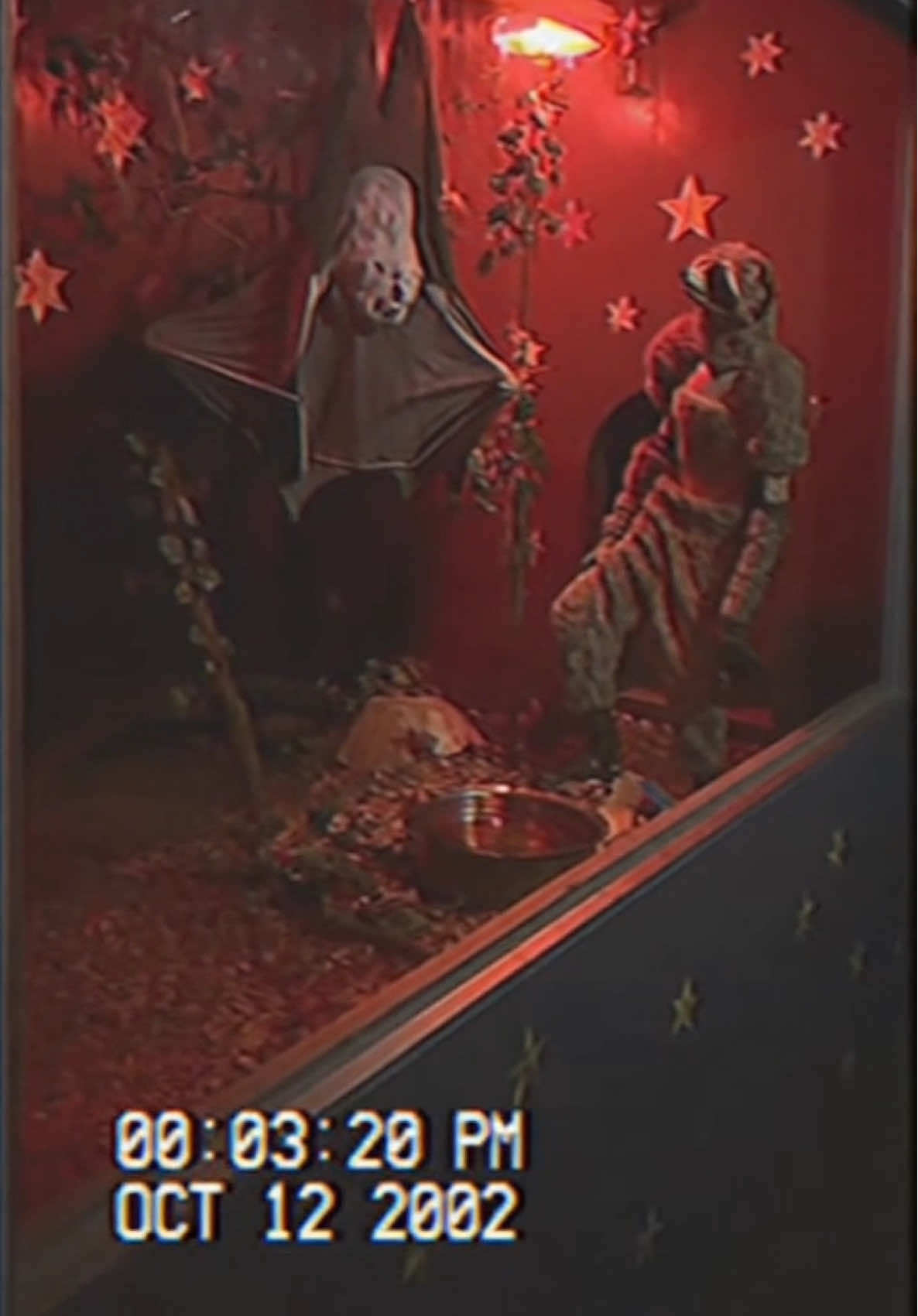 Part 5: Staff described strange behavior inside the arctic and primate exhibits before the zoo shut down in 2002. #zoolife #wtf? #weirdcore #weirdanimals #foundfootage 