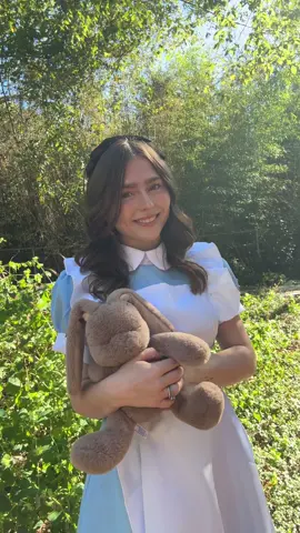 Excuse me…🐇🕰️ #whiterabbit #madisonbeer #aliceinwonderland #happyhalloween #halloweencostume 