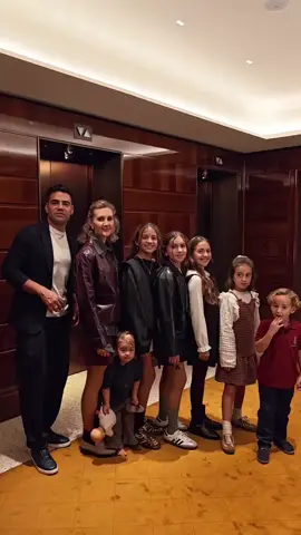 A peticion de las chicas este trend #like #familia #baile #creatorsearchinsights 