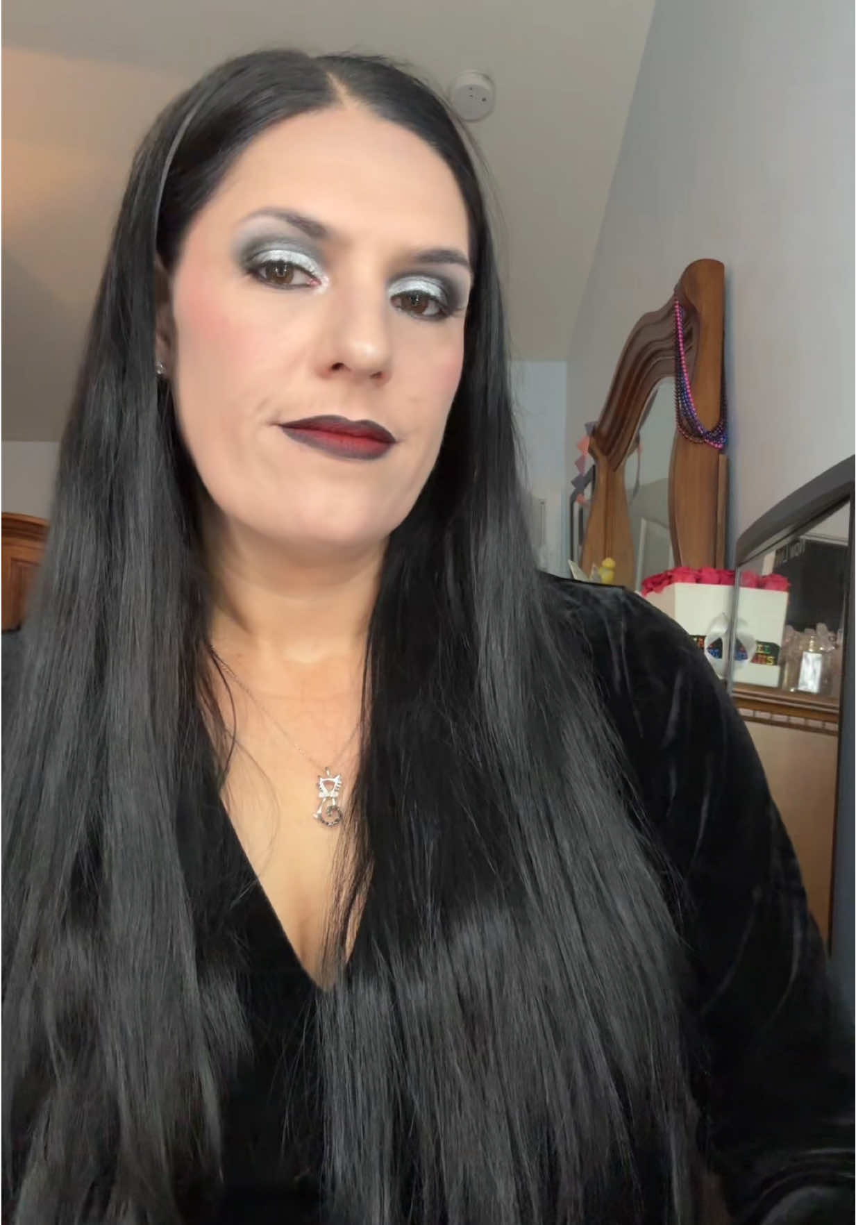 #deadbutpretty #morticiaadams #halloween #halloweencostume #makeuptransition 