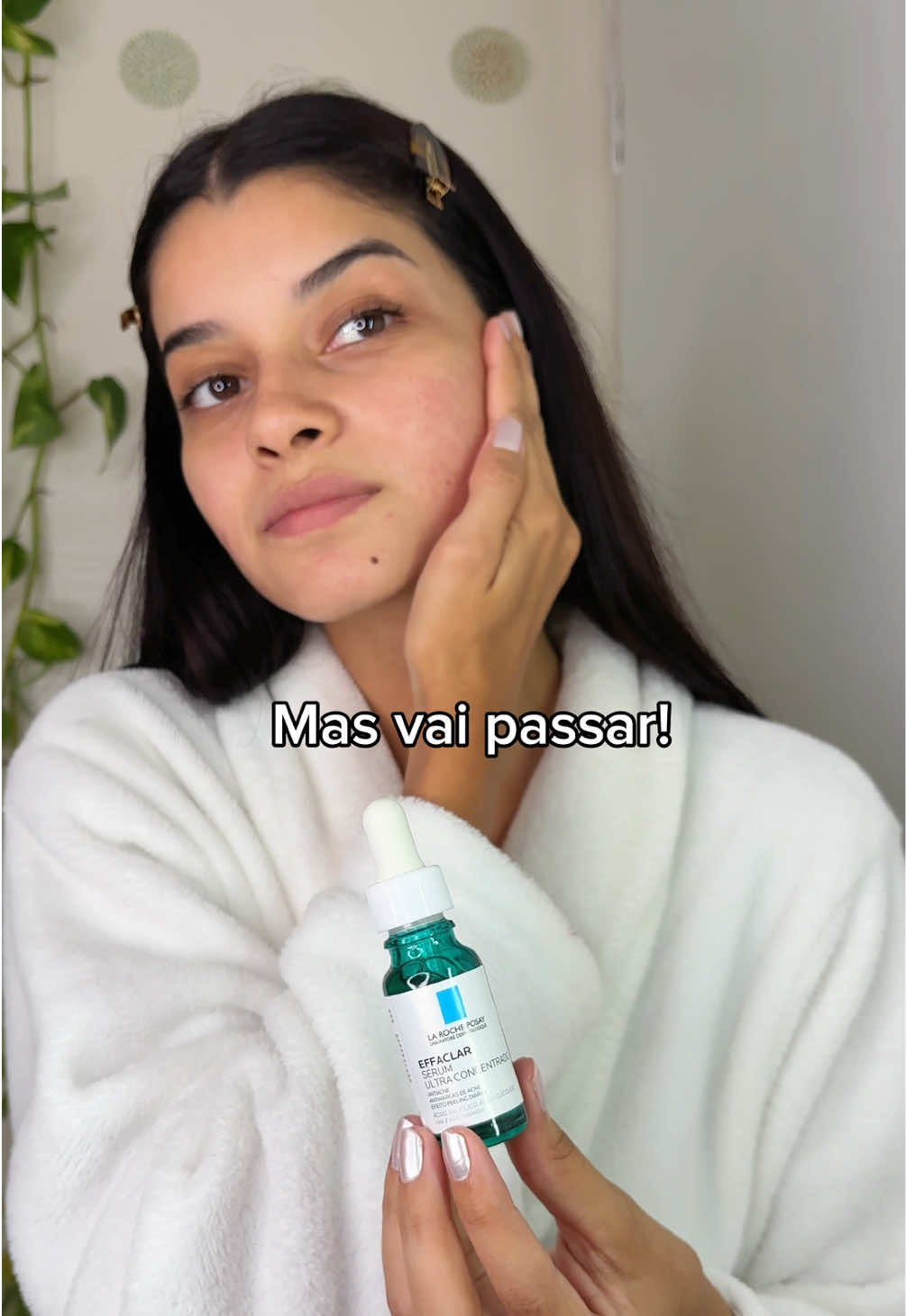 Eu sei que não parece, mas vai passar ✨💙 O skincare certo transforma não só a pele, mas a autoestima também. Nesse momento pós tratamento, e infelizmente com a acne voltando, meus aliados para não retornar ao meu maior pesadelo, tem sido o Effaclar Espuma Reequilibrante e o Effaclar Sérum Ultra Concentrado de @La Roche-Posay Brasil - skincare que muda vidas!  #publicidade  #Effaclar #LaRochePosaySkincare #Acne