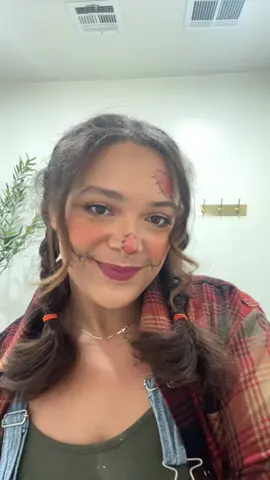 happy halloween lovelies 🎃👻😍🌾 #halloween #scarecrow #halloweencostume #happyhalloween #MomsofTikTok 