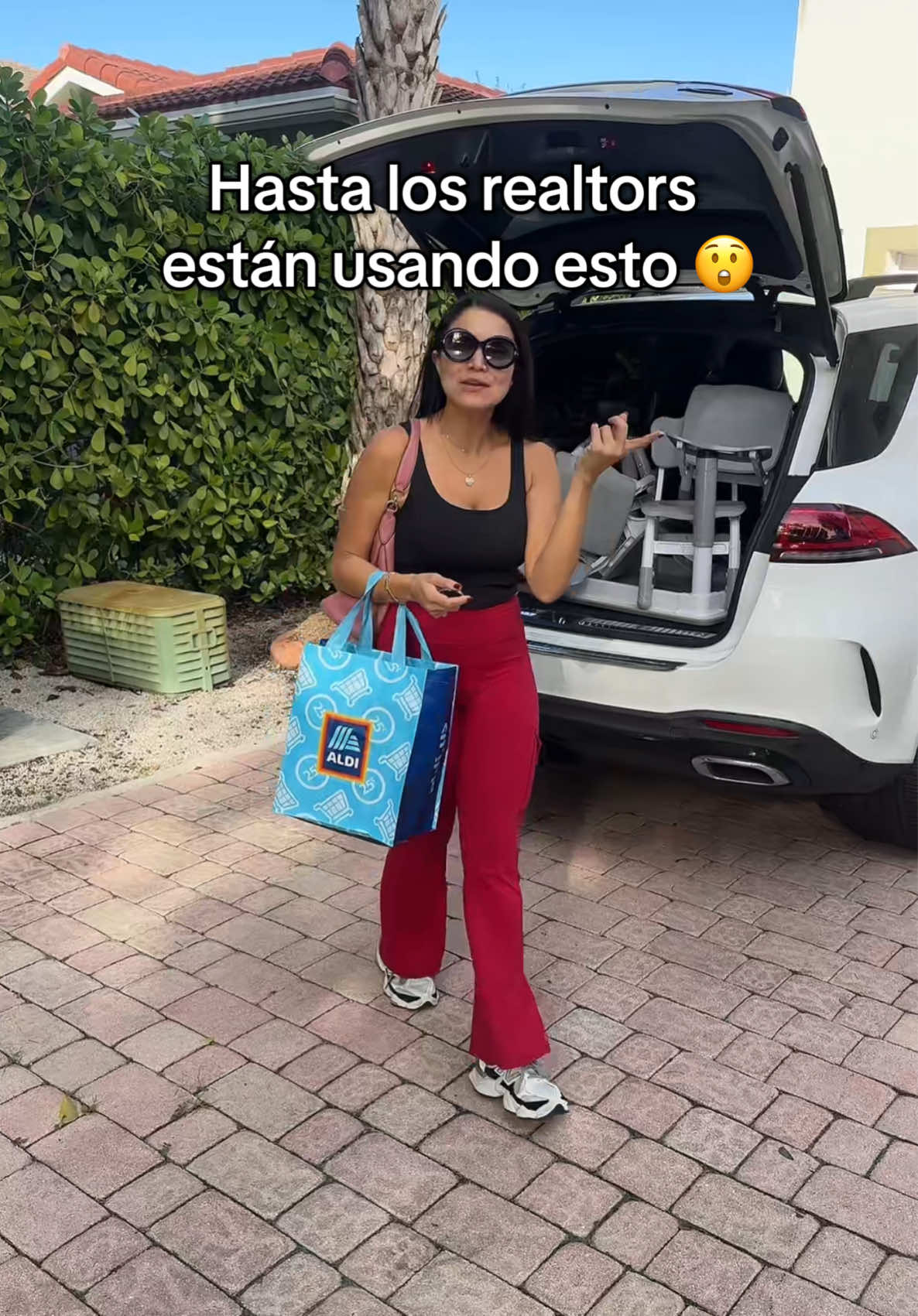 Todos los realtors están usando esto! Tarjeta Digital para que tus clientes guarden tu número de inmediato 🤑 además agregas hasta tus redes sociales 😲 #mobilo #businesscards #businessowner #tiktokshopcybermonday #timtokshopblackfriday 