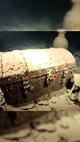 Underwater Exploration: Discovering an Ancient Chest.  . . . #History #treasuresearching #adventure #treasurehunting #treasure 