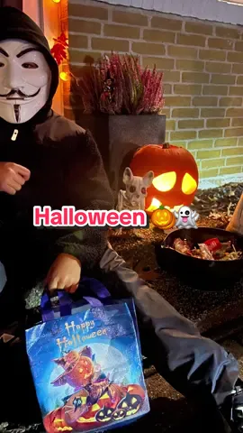 today Casper was out saying trick or treat in Denmark, have your kids been?? and how do you deal with that tradition?? some people don't want their kids to go out and say Trick or treat m,  they think they're begging.. I like it because that's how you keep the tradition alive #halloween2025 #denmark #fyp #trickortreats #xuhuong 