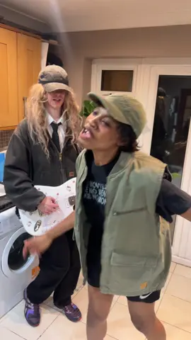 Yall mind if we vibe out real quick #dijon #mkgee 