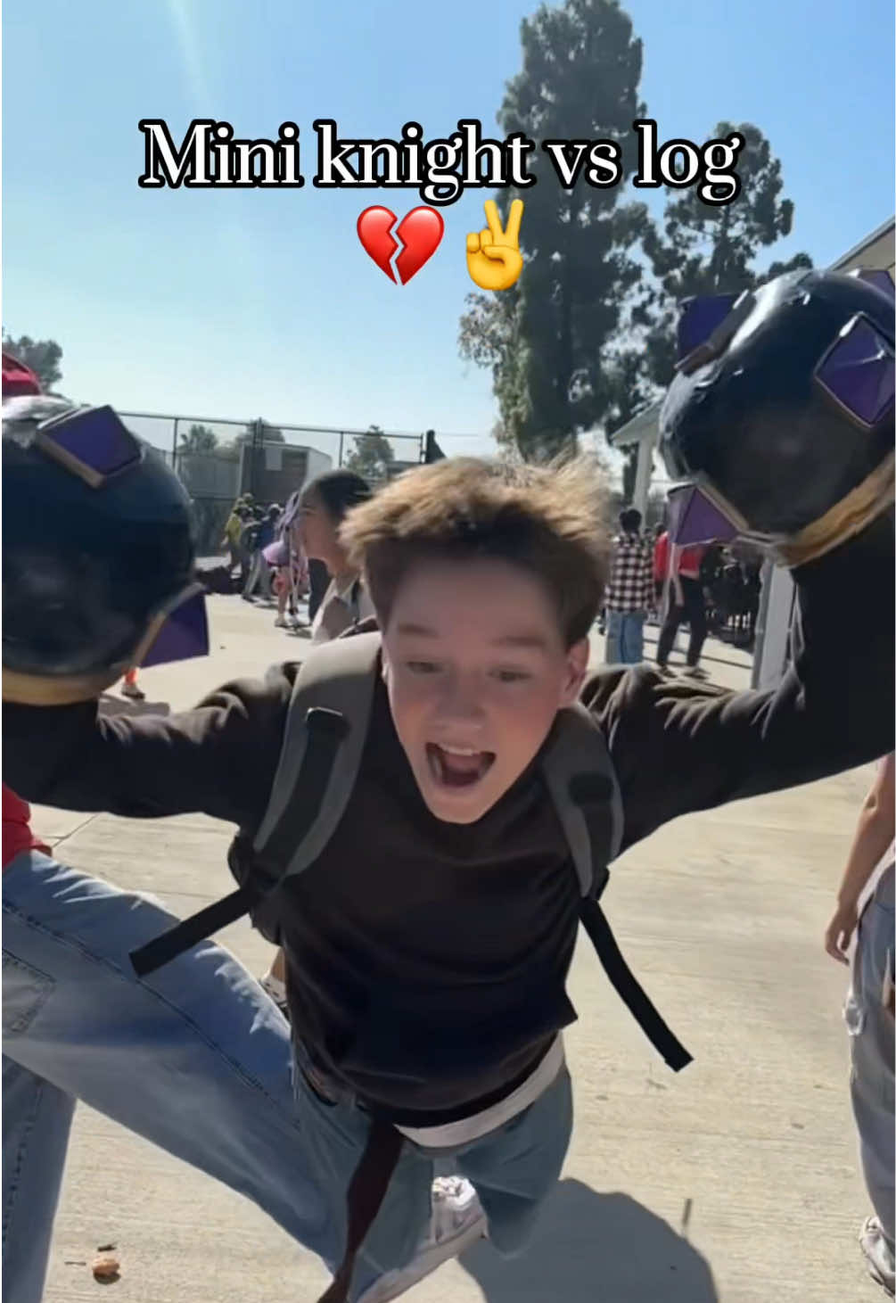 Lorax girl in the background 💔✌️ #megaknight #clash #clashroyale #meme #halloween 