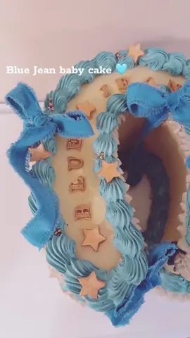 This cake was all things western and sweet…dressed up in soft khaki tones, denim blues, and finished with perfect little blue jean ribbons  A country classic with a modern twist I’m obsessed with how this one came together! #BlueJeanBaby #WesternCake #fyp #ChrissyCakesAZ #horseshoe     