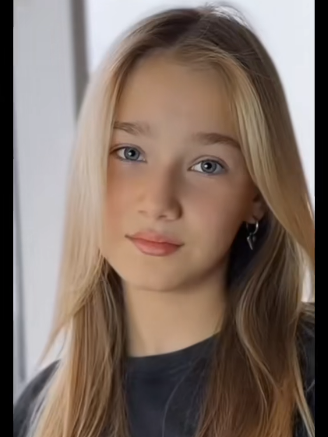 Nastya pama es Artista Cantante modelo de belleza profesional y de las más bonitas de Rusia 🇷🇺 #lipsync #fingerdance #outfit #tiktokshop #fypシ゚ 