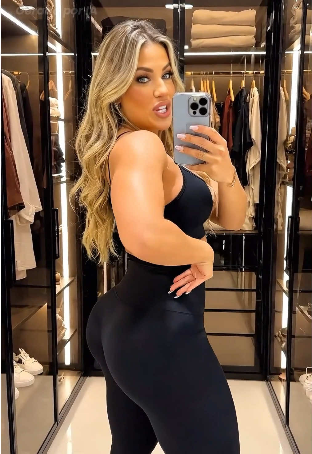 Genteeee esse kit com duas leggings por menos de 40 reaisss 😱 Corre e aproveite 🥰🫶🏻 #fyppp #leggings #modafitness #aigenerated #lookdodia 