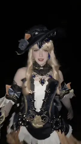 Why can’t people be more creative with their Halloween costumes🫩 🎥: @Juhu  #navia #naviacosplay #GenshinImpact #cosplay #halloween 