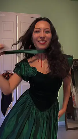 Now I can tell you about the green ribbon. Untie it, and you will see why I could not tell you before.” Slowly and carefully, Alfred untied the ribbon, and Jenny‘s head fell off🎃💚 #happyhalloween #halloweencostume #thegirlwiththegreenribbon #halloween #halloweentransition 