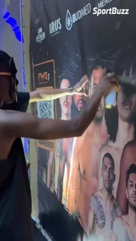 DEU O TROCO! 🥊🔥 Depois de ter o rosto pichado por Xamuel, Jhony MC devolveu a provocação antes da luta entre eles no FMS 7. O combate acontece neste sábado, 01/11. 📽 Reprodução #jhonymc #xamuel #batalhaderima #boxe #lutas 