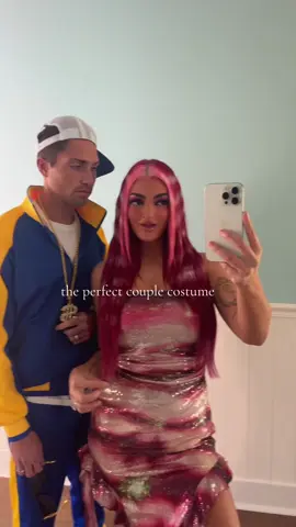 ITS LOLLAAAA AND OSCAR BABY #couplescostume #lolaandoscar #halloweencostume #lola #sharktale @austin_1997 