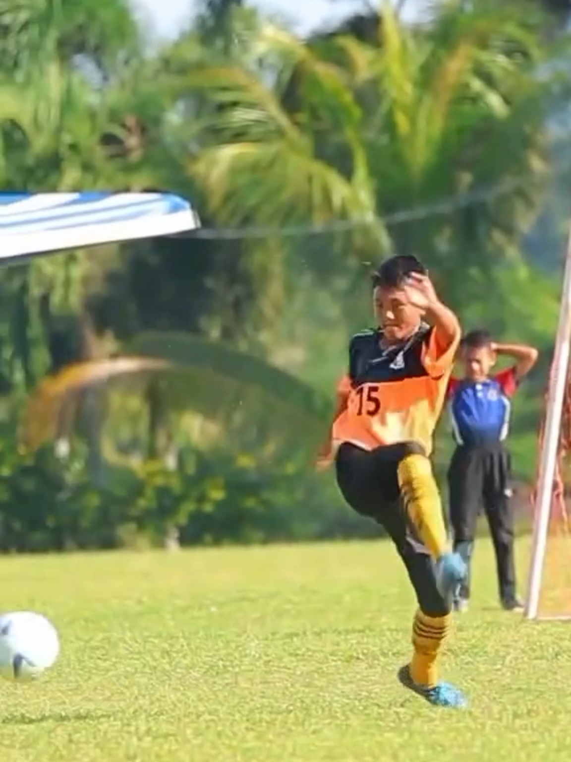 CALMA PEQUENO! 😅 O estagiário te entende, eu também não sou dos melhores na zaga, mas a boa notícia é que ainda dá tempo de melhorar! ⚽💪 📽️: SSB METRO GOWA FC #redes3