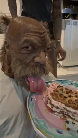 Uncle Joe is obsessed with snacktime! #dapodtok