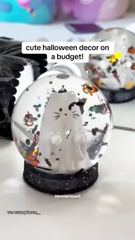 crafts like this make being festive easy and affordable!   vc: @Yulia🌝  #creatorsearchinsights #snowglobe #halloween #diycrafts #budgetfriendly 