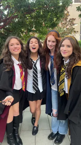 Dancing into Halloween !!  #happyhalloween #groupcostume #sally #rolemodel @chiara elise💐 @Bianca Dambrosio @Syd @tucker @Itsmichaeleddy #sally 