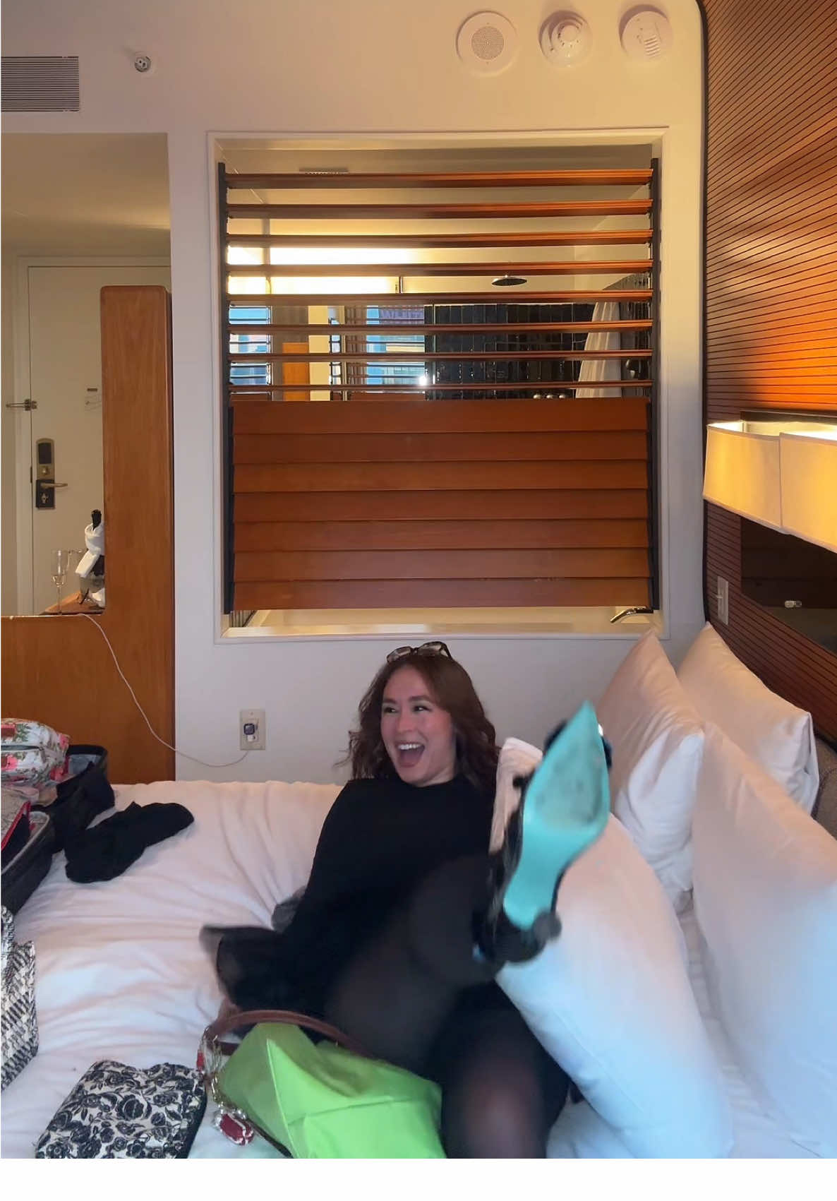 Mishaps make it better #bestiefriendsandnewbies #beetlejuice #nyc #broadwaymusicals #happyhalloween 