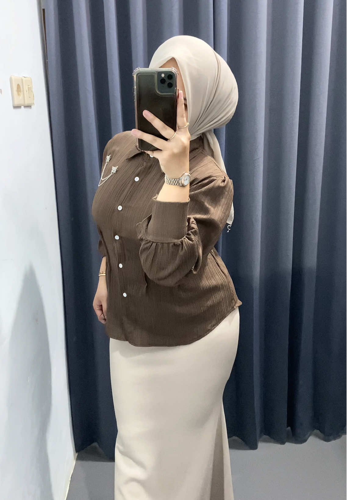 Blouse Kemeja by @mybamus 😍 spesial launching produk terbaru harga ambyar buruan!! 😍 #kemejafitbody #slimfit #kemejawispie #ootdfashion  #mybamus 