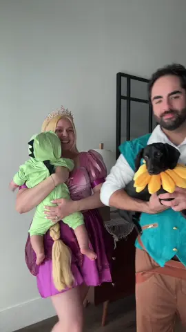 #tangledcostume #halloween2025🎃 #disneyprincesscostume #disneycostumeideas #tangledcosplay 