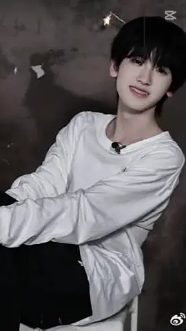 ខ្ញុំត្រឹមជាមនុស្សធម្មតាម្នាក់ចំណែកគេគឺជាដារា🙂😣#tffamily_4th_generation #zuoqihan_左奇函💫 #ក្តីស្រមៃចង់ទៅប្រទេសចិន🥀🇨🇳🤴 