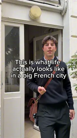 They’ve really figured out how to live life 🤷‍♂️ #solotravel #paris 