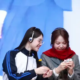 Wkwkw lucu banget ganci boneka Juun😭😭😭 251031 offline fansign event with apple music #JUUN #주운 #CARMEN #카르멘 #hearts2hearts #하츠투하츠 #h2h #smtown 