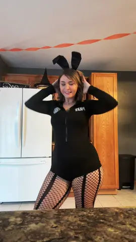 #halloween #halloweencostume #tiktokviral #momsover30ontiktok 