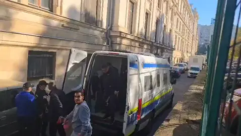 Alexandru Bălan, fost director adjunct al Serviciului de Informaţii şi Securitate din Republica Moldova, acuzat de trădare şi transmiterea de informaţii secrete către KGB din Belarus, rămâne în arest preventiv pentru următoarele 30 de zile. Decizia nu este definitivă.