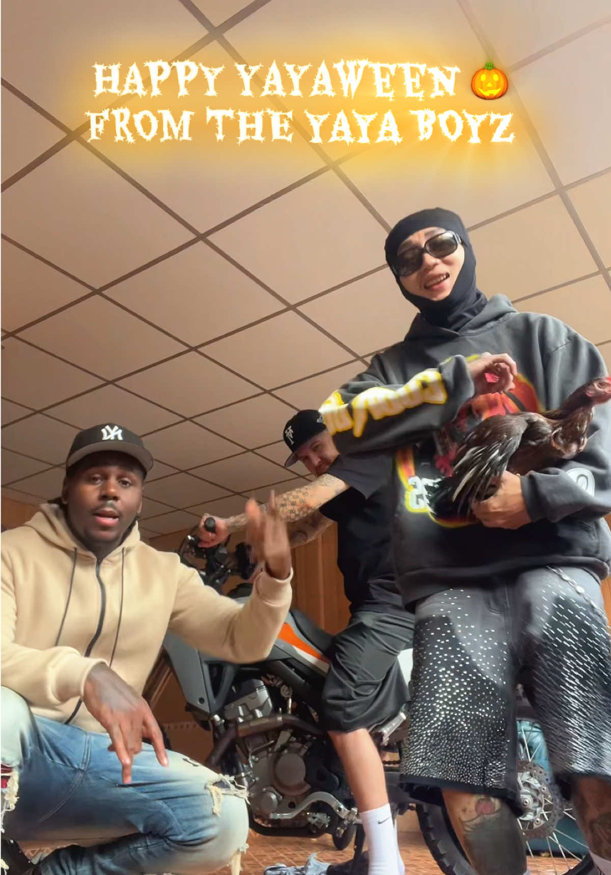 YAYAWEEN 🎃 #fyp #halloween #chicken #brother #dance 