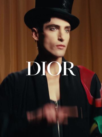 El deslumbrante espectáculo de Miss Dior Essence en el corazón del circo de los sueños de Dior.